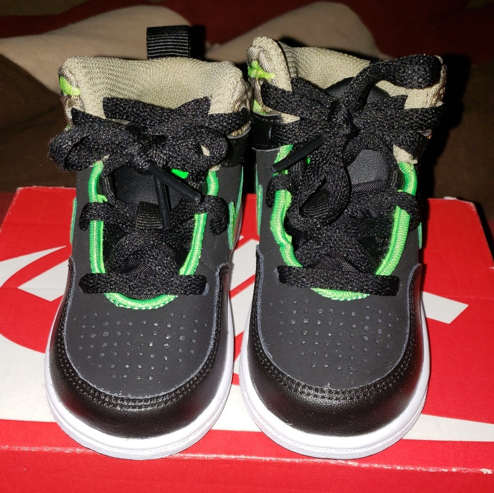 Nike 5C *LIKE NEW* - Picture 2 of 4